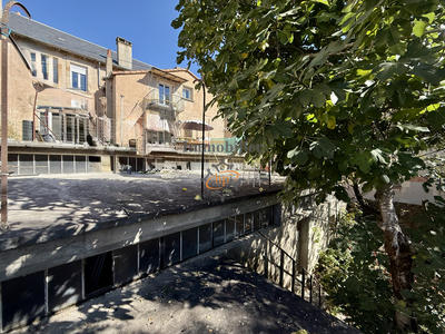 Maison - 400 m² - 12 pièces