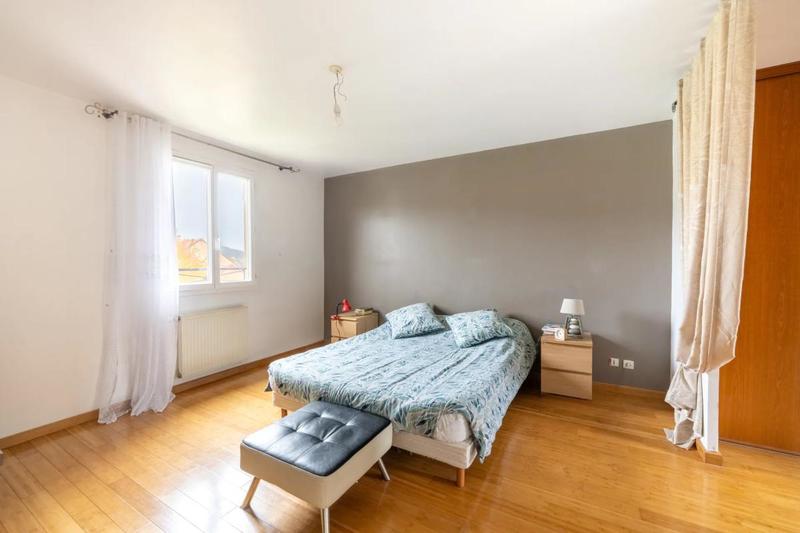 Maison - 184 m² - 8 pièces