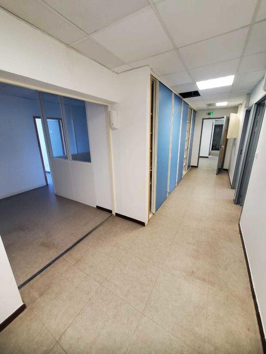 Bureau - 200 m² - 10 pièces
