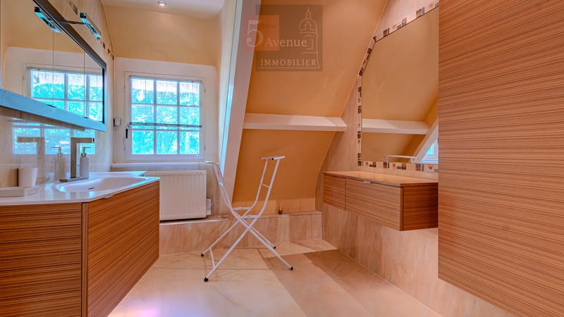 Maison - 170 m² - 7 pièces