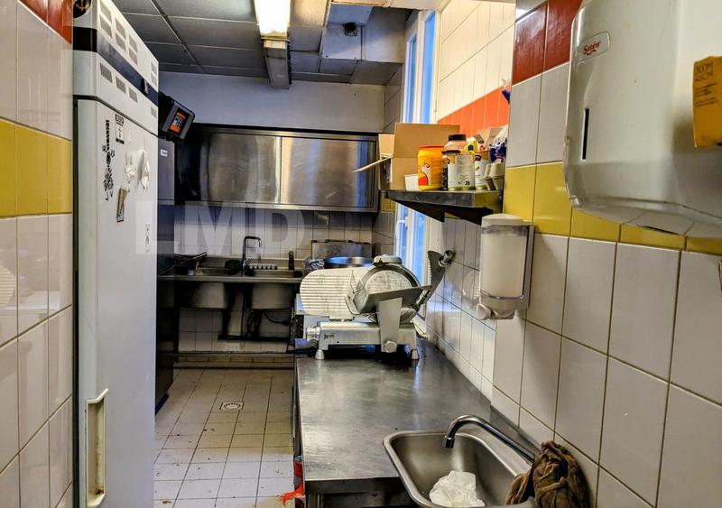 Magasins - 100 m² - 3 pièces