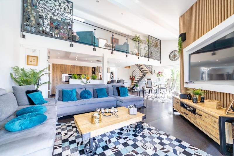 Maison - 250 m² - 6 pièces