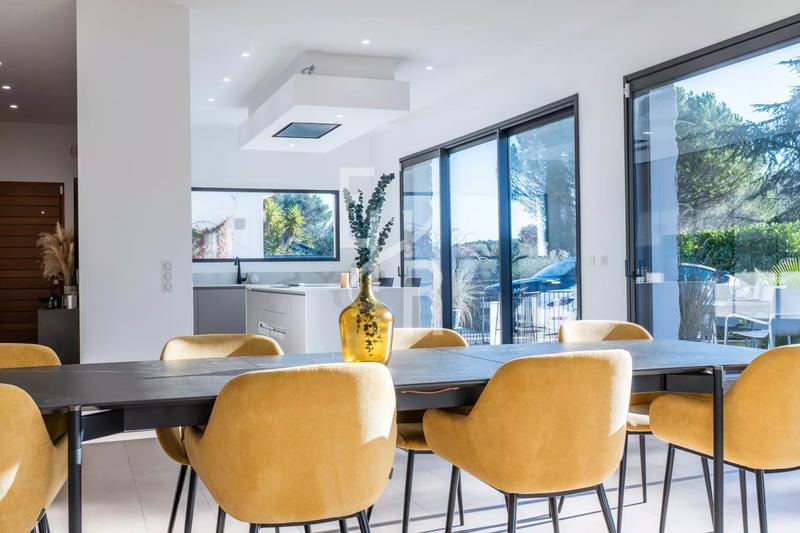 Villa - 245 m² - 5 pièces