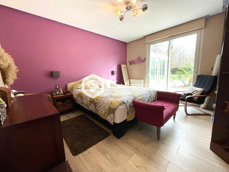 Maison - 230 m² - 7 pièces