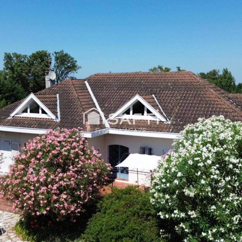 Maison - 300 m² - 11 pièces