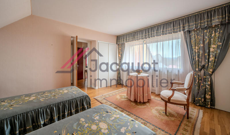 Maison - 385 m² - 12 pièces