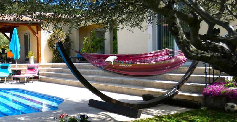 Maison - 220 m² - 9 pièces