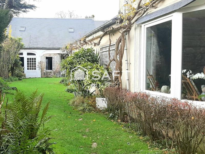 Maison - 284 m² - 12 pièces