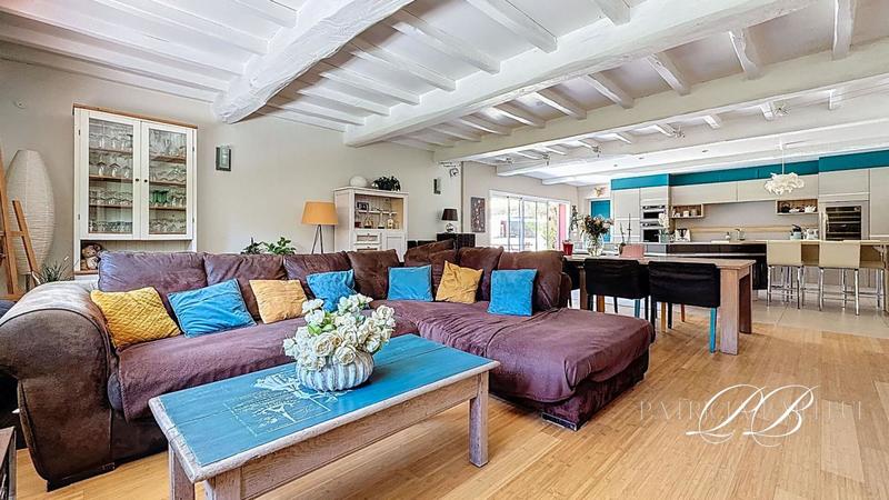 Villa - 630 m² - 26 pièces