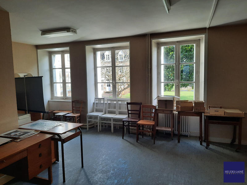 Maison - 2 260 m² - 65 pièces