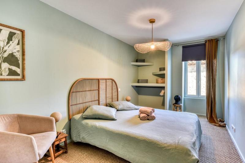 Maison - 201 m² - 7 pièces