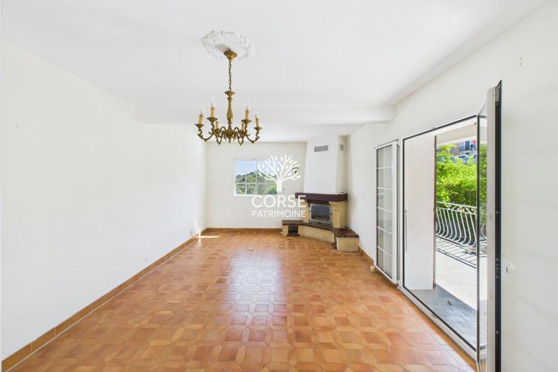 Maison traditionnelle - 250 m² - 5 pièces