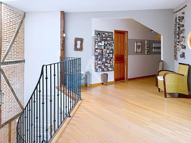 Maison - 205 m² - 7 pièces