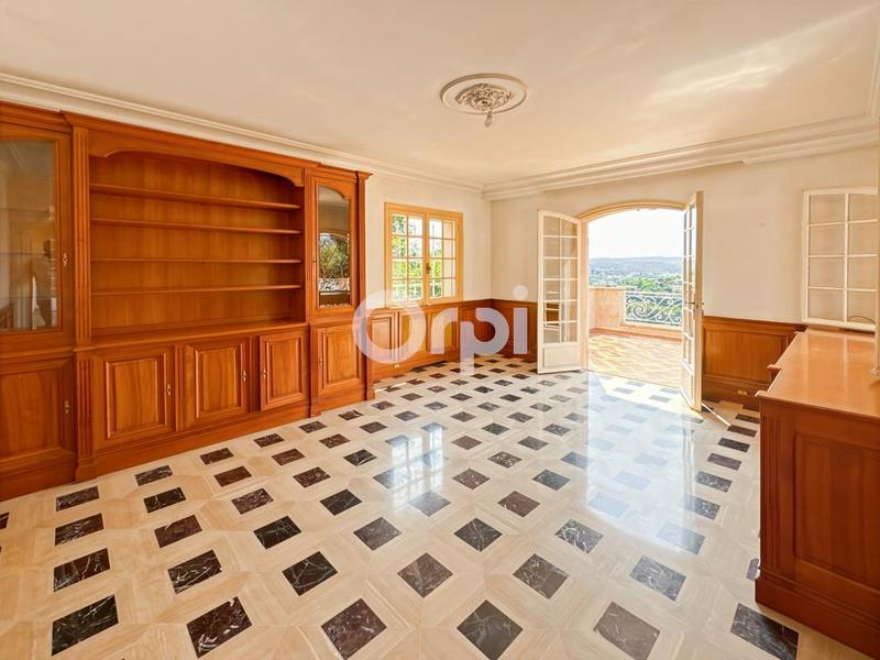 Villa - 375 m² - 6 pièces