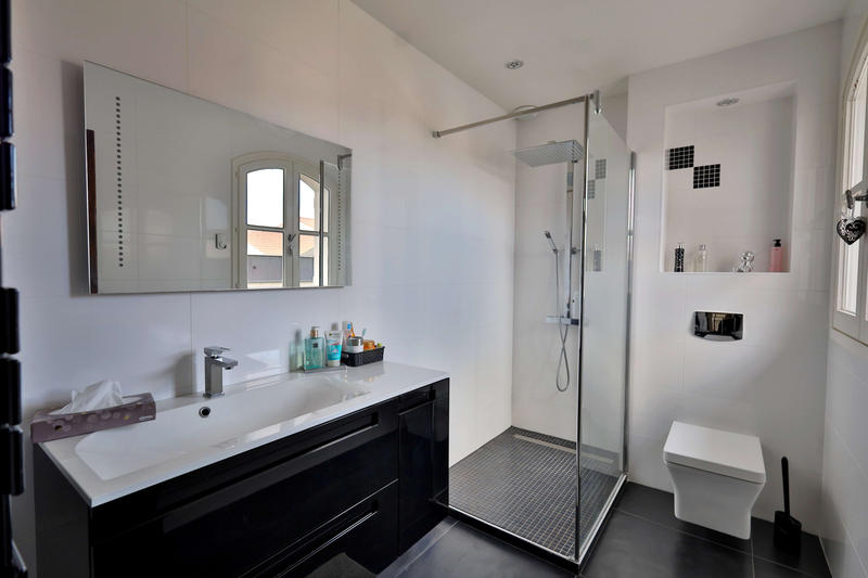 Maison - 278 m² - 8 pièces