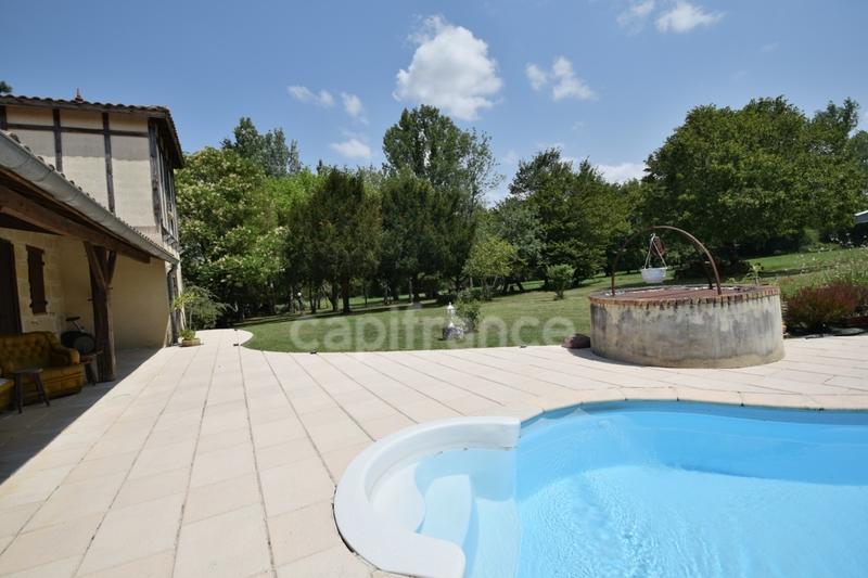 Maison - 217 m² - 6 pièces