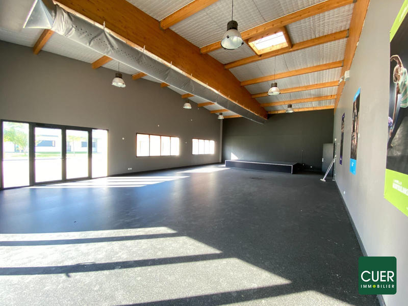 Local commercial - 4 pièces