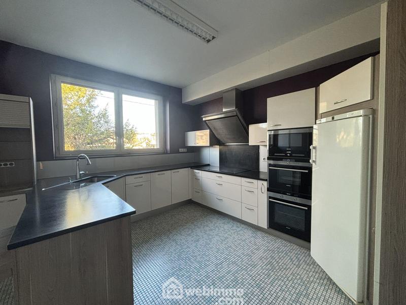 Maison - 370 m² - 11 pièces