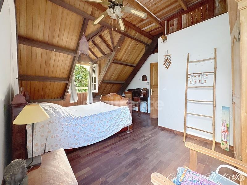 Maison - 242 m² - 6 pièces