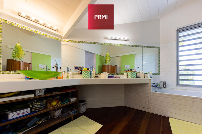 Maison - 235 m² - 8 pièces