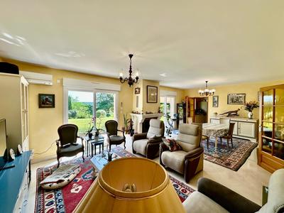 Villa - 335 m² - 11 pièces