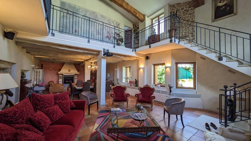 Propriété - 290 m² - 5 pièces