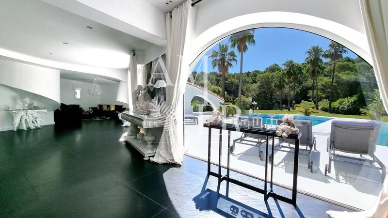 Villa - 500 m² - 8 pièces