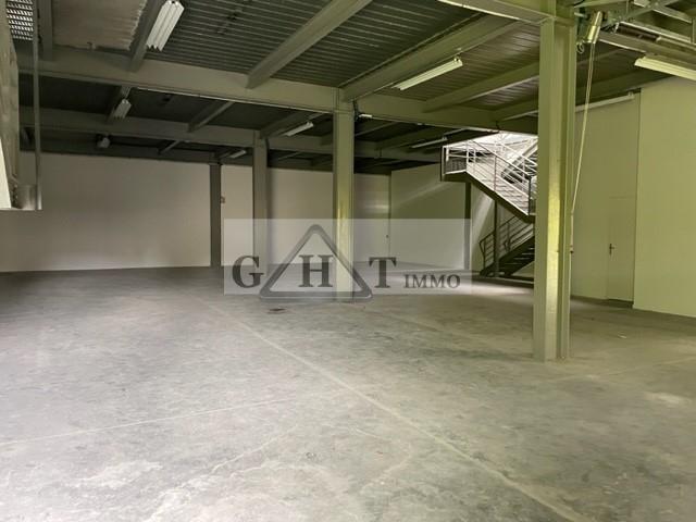 Entrepôt - 607 m²