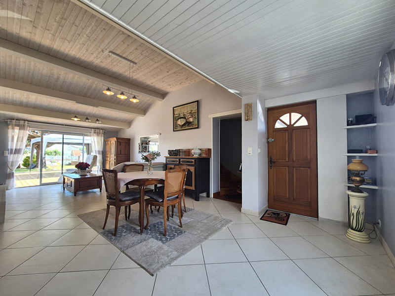 Maison - 185 m² - 8 pièces