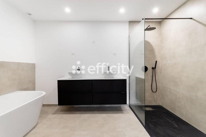 Loft - 140 m² - 5 pièces