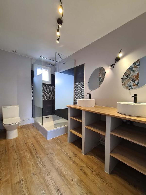 Maison - 210 m² - 7 pièces