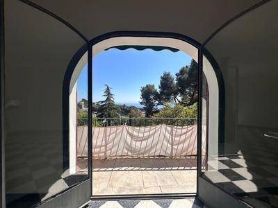 Maison - 233 m² - 7 pièces