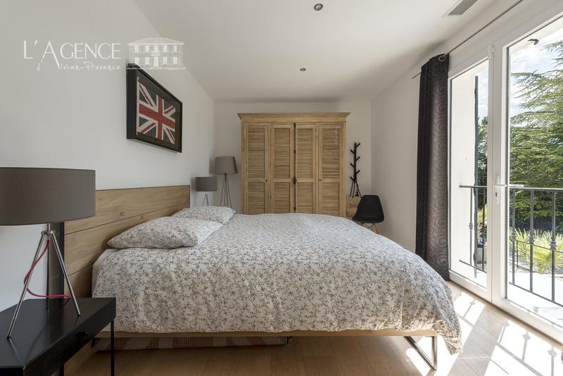 Maison - 270 m² - 6 pièces