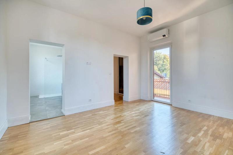 Maison - 255 m² - 7 pièces