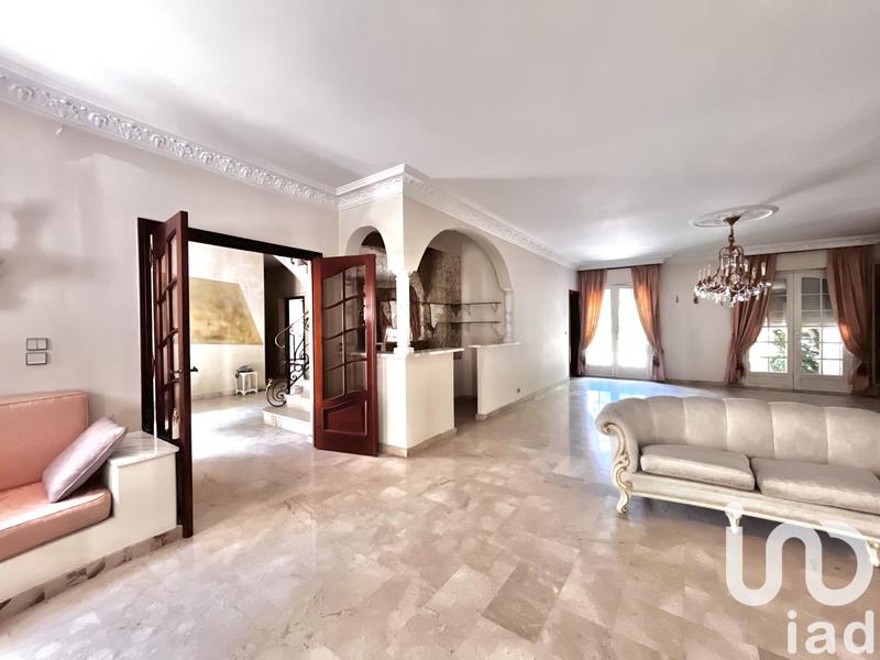 Maison - 334 m² - 9 pièces