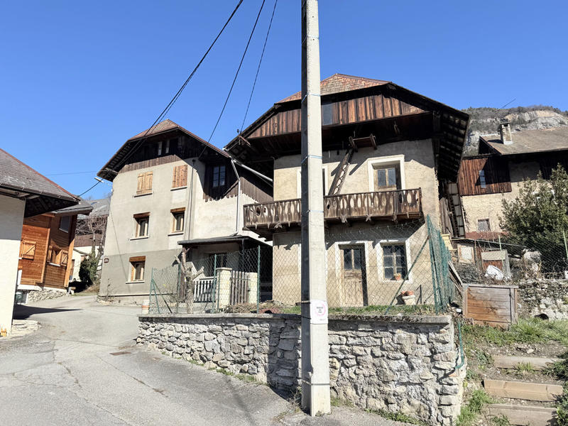 Maison - 324 m² - 5 pièces