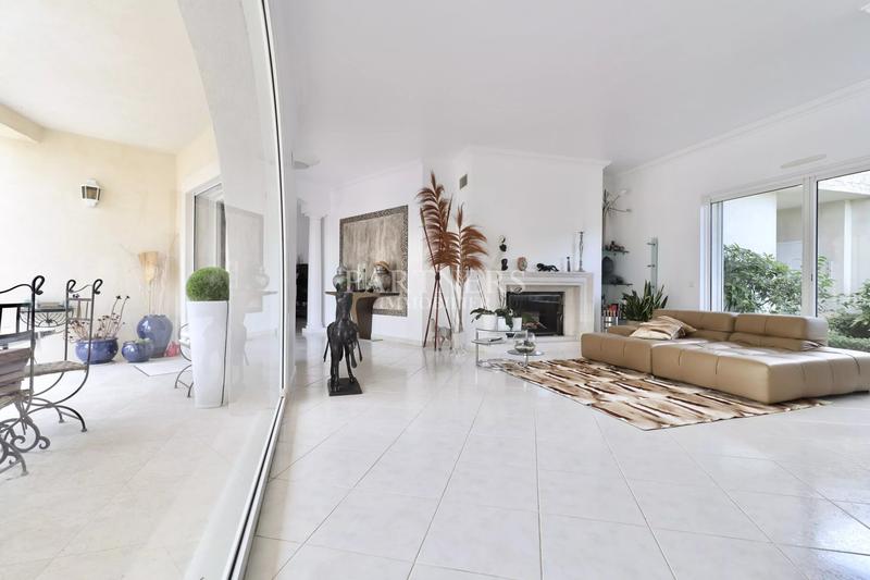 Maison - 320 m² - 8 pièces