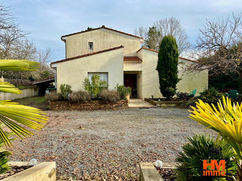 Maison - 195 m² - 9 pièces