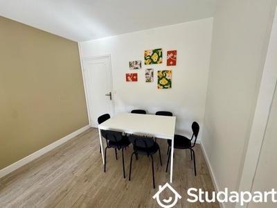 Chambre - 84 m² - 1 pièce