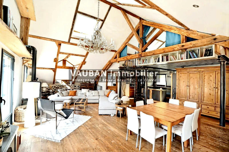 Appartement - 104 m² - 4 pièces