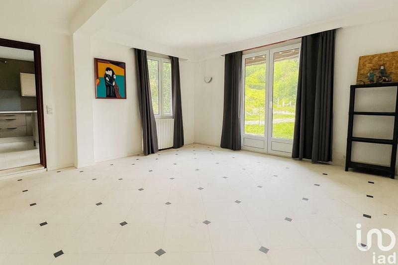 Maison - 213 m² - 8 pièces