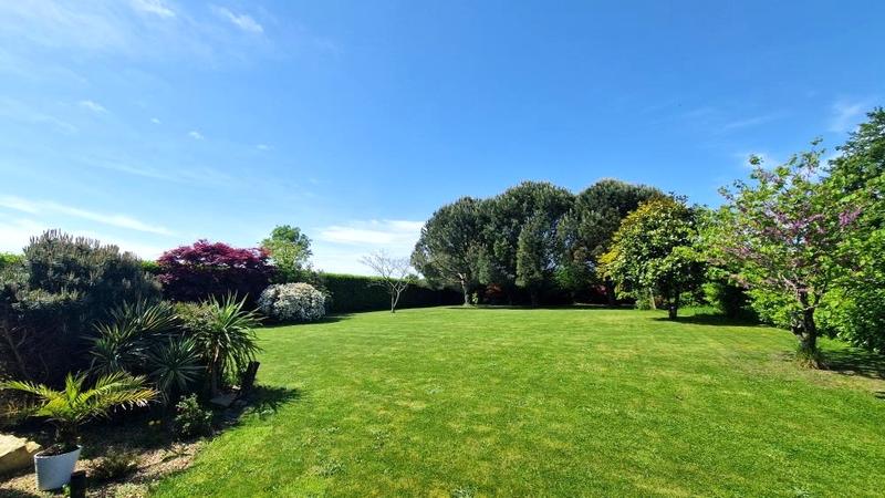 Maison contemporaine - 223 m² - 9 pièces