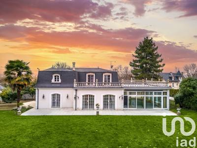 Maison - 230 m² - 9 pièces