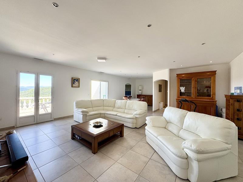 Villa - 240 m² - 8 pièces