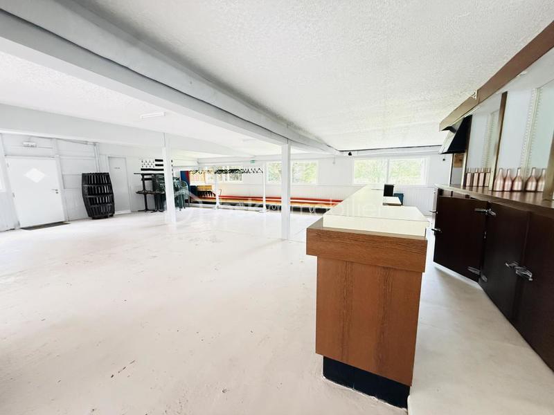 Maison - 380 m² - 4 pièces