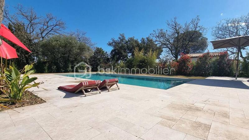 Villa - 300 m² - 7 pièces