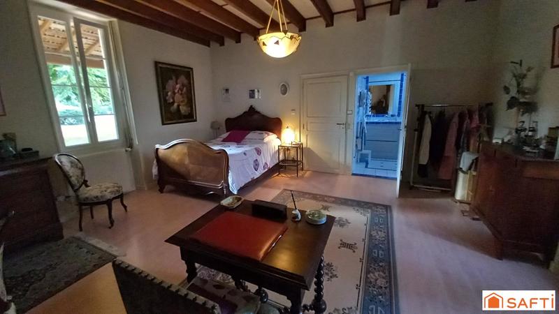 Maison - 220 m² - 6 pièces