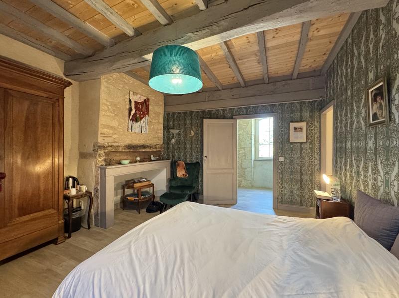 Maison - 250 m² - 6 pièces