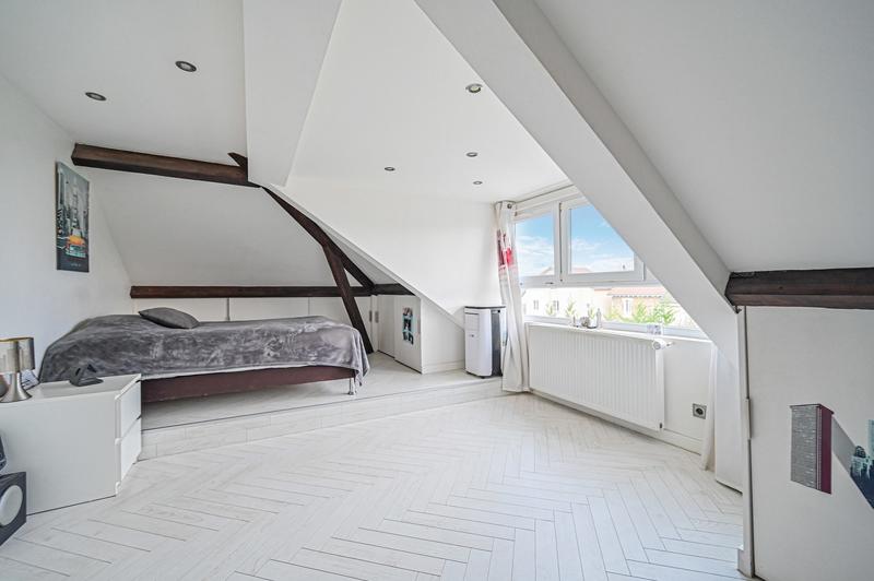 Maison contemporaine - 217 m² - 6 pièces