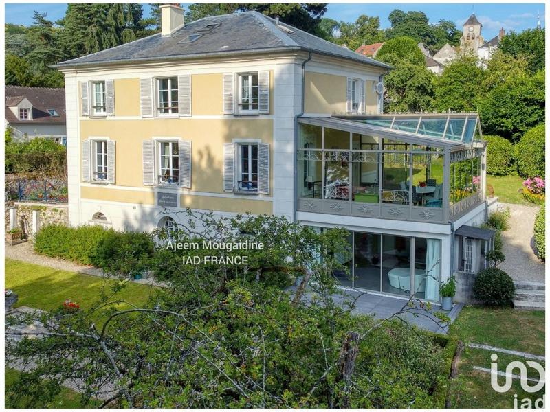 Maison - 226 m² - 9 pièces